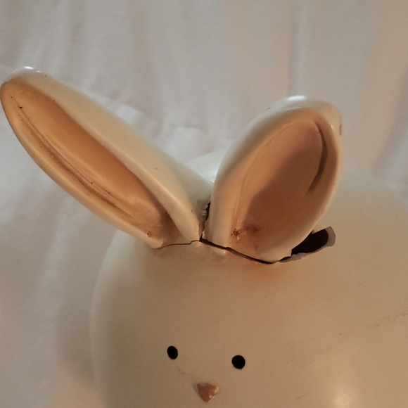 Ceramic Bunny Decor - Slightly damaged - Picture 3 of 6